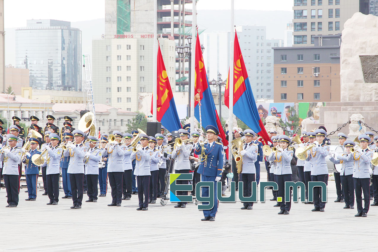 ӨНӨӨДӨР: Монгол Улсын Төрийн далбааны өдөр - Eguur.MN