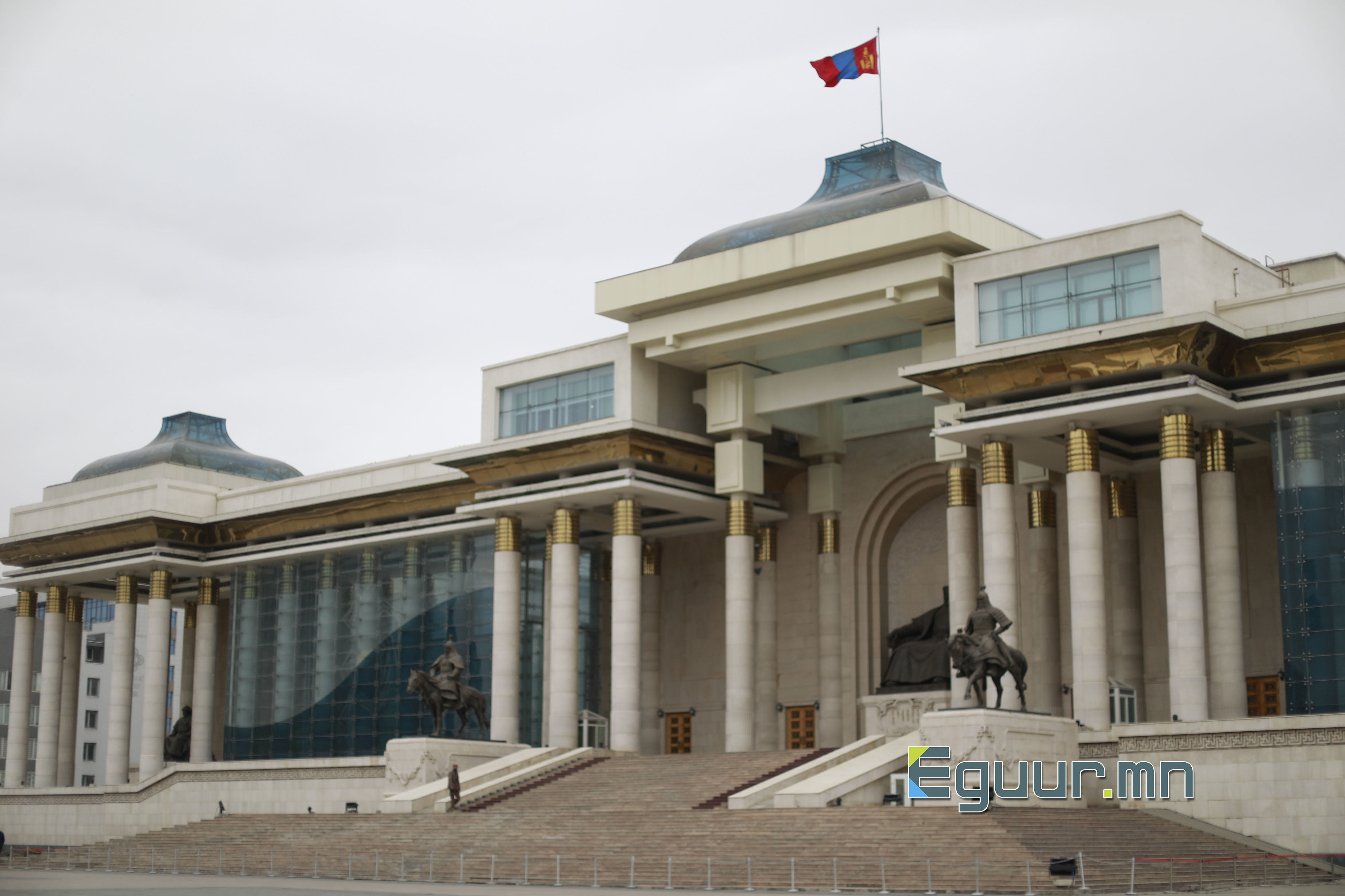 Төрийн ордонд ковидын халдвар ихээр илэрсэн тул зарим арга хэмжээг ...
