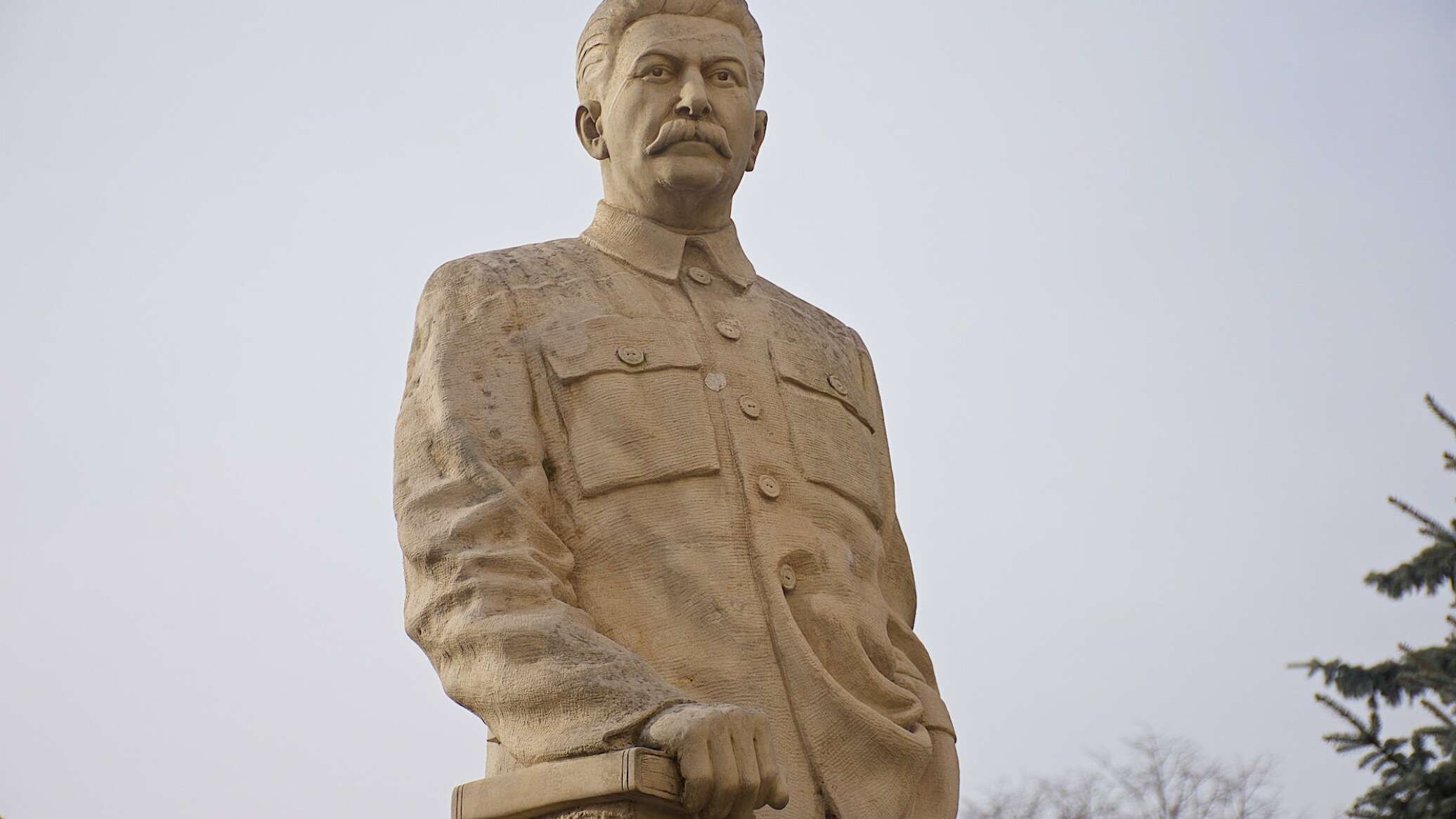 Сталин памятник. Памятник Сталина в Москве. Золотой памятник Сталину в КНДР. Памятник Сталину (парк Постышева). Памятник Сталину в Грузии.